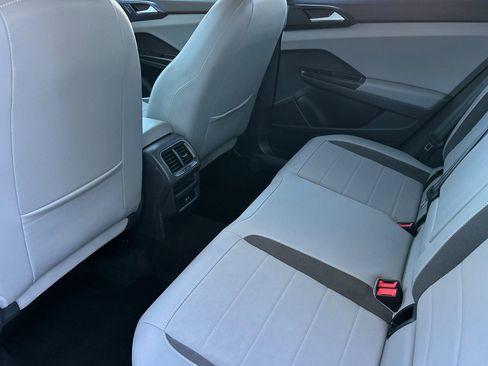 Used 2022 Volkswagen Taos SE w/ IQ.Drive SE Package image 12