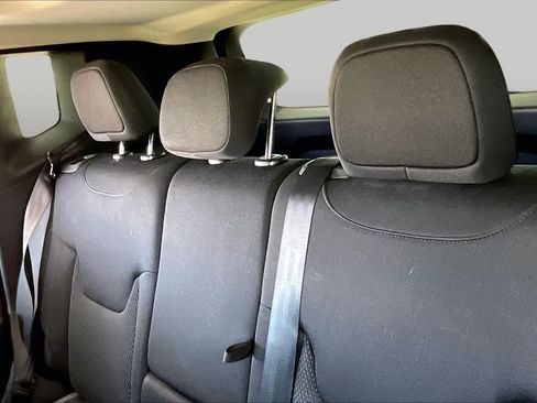 Used 2020 Jeep Renegade Altitude w/ UConnect 8.4 Nav Group AWD/4WD image 21