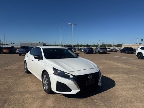 Certified 2025 Nissan Altima 2.5 S image 1