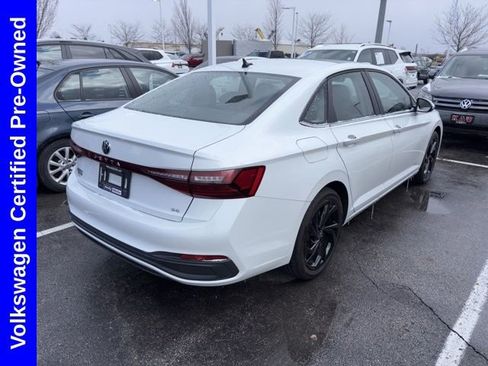 Used 2025 Volkswagen Jetta SE image 3