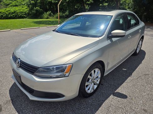 Used 2011 Volkswagen Jetta SE FWD image 3