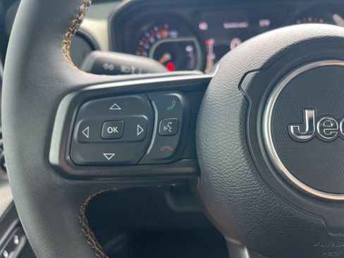 Used 2024 Jeep Gladiator Sport AWD/4WD image 11