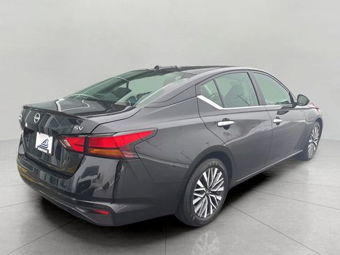 Used 2024 Nissan Altima 2.5 SV image 16