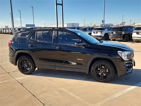Used 2022 GMC Terrain AT4 image 5