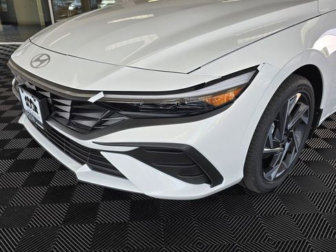 New 2025 Hyundai Elantra SEL image 10