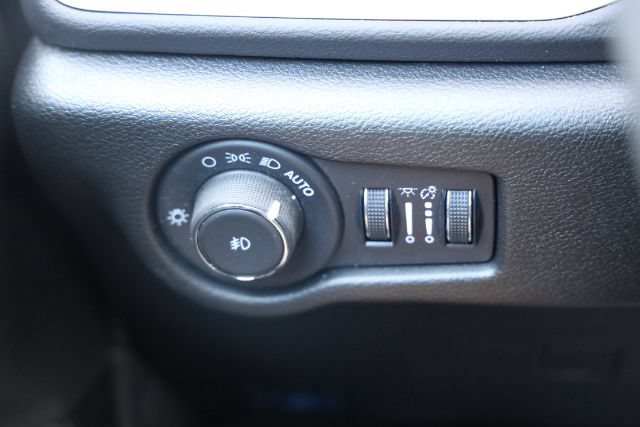 Used 2026 Chrysler Pacifica Select FWD image 43