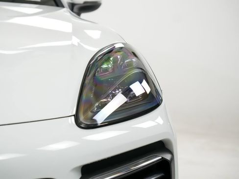 Certified 2021 Porsche Cayenne image 7