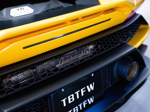 Used 2021 Lamborghini Huracan EVO RWD image 20