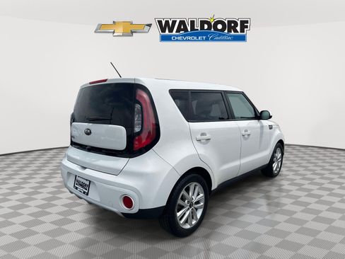 Used 2018 Kia Soul + FWD image 6
