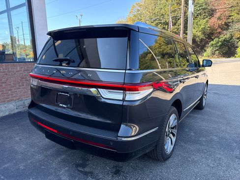 Used 2023 Lincoln Navigator Reserve image 6