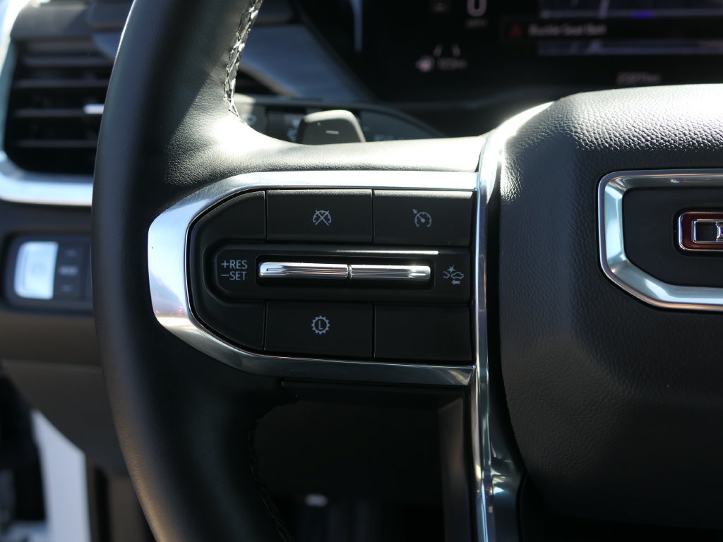 Used 2026 GMC Acadia Elevation w/ Elevation Premium Package FWD image 14