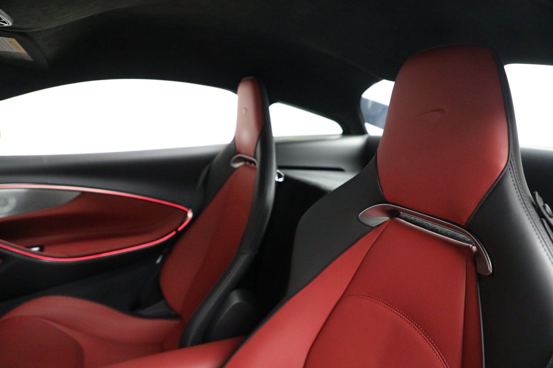 Used 2024 McLaren Artura RWD image 29