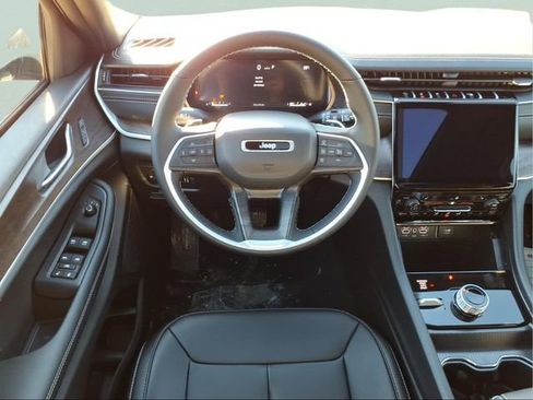 New 2025 Jeep Grand Cherokee Limited AWD/4WD image 11