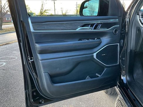 Used 2022 Jeep Wagoneer Series III w/ Flexible Seating Group image 20