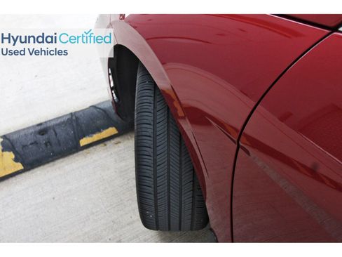 Certified 2025 Hyundai Elantra Limited FWD image 31