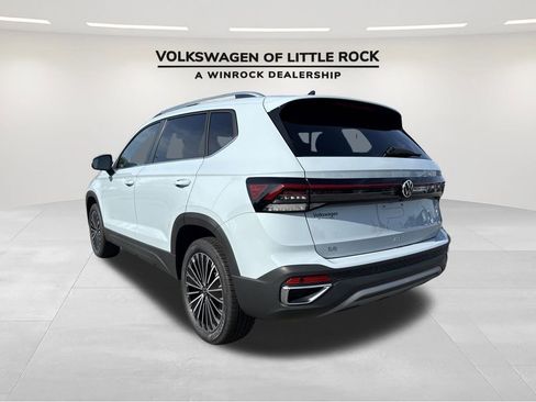 New 2025 Volkswagen Taos SE image 3