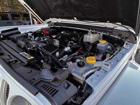 Certified 2023 Jeep Wrangler Sahara w/ Cold Weather Group image 19