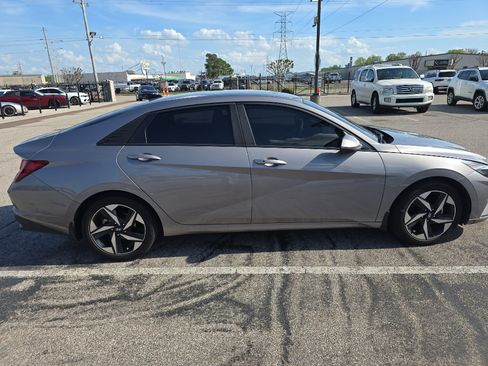 Used 2023 Hyundai Elantra SEL w/ Convenience Package image 2