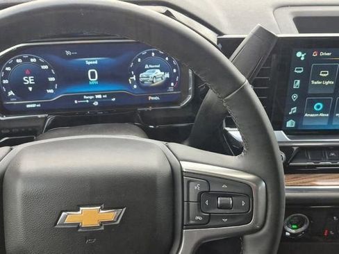 Used 2023 Chevrolet Silverado 1500 LT image 8