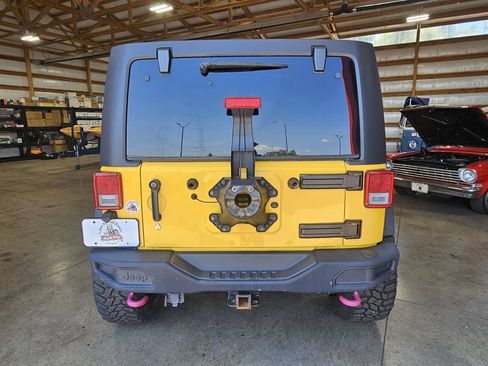 Used 2015 Jeep Wrangler Unlimited Rubicon AWD/4WD image 7