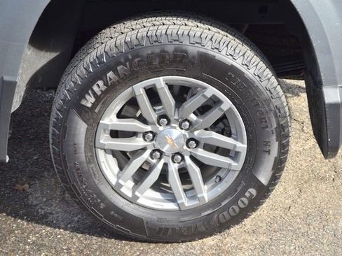 Used 2024 Chevrolet Colorado LT w/ LT Convenience Package II image 12