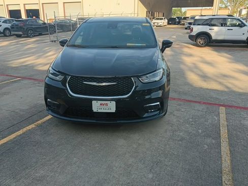 Used 2025 Chrysler Pacifica Select FWD image 5