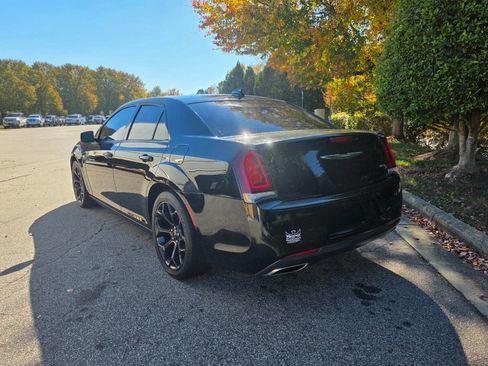 Used 2019 Chrysler 300 S image 3