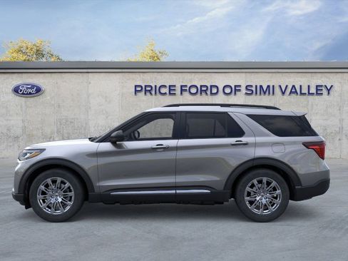 Used 2025 Ford Explorer Active w/ Active Comfort Package image 3