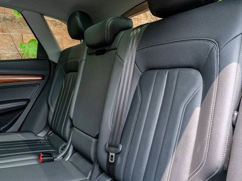 Used 2021 Audi Q5 e Premium Plus w/ Premium Plus Package image 23