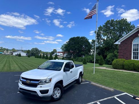 Used 2019 Chevrolet Colorado W/T AWD/4WD image 1