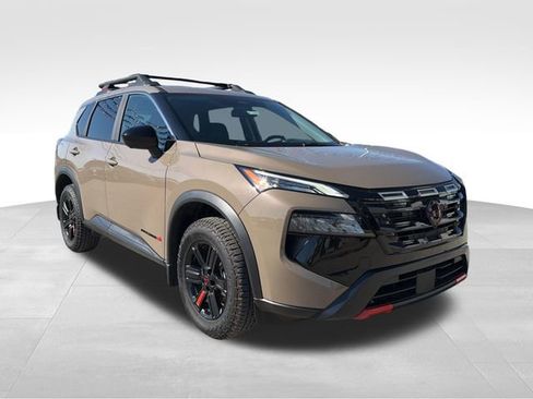 Used 2025 Nissan Rogue SV AWD/4WD image 3