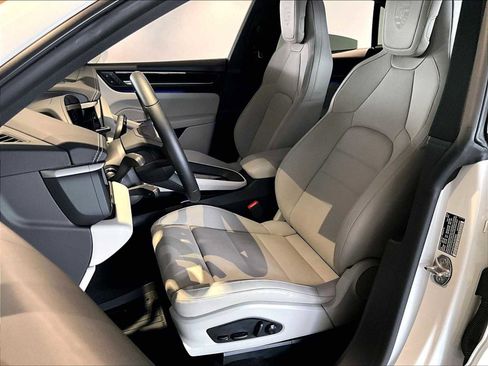 Used 2025 Porsche Macan 4 Electric image 8