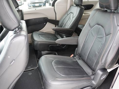 Certified 2017 Chrysler Pacifica Touring-L image 17