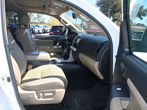 Used 2016 Toyota Sequoia SR5 image 22