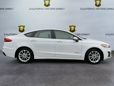 Used 2019 Ford Fusion SE image 4