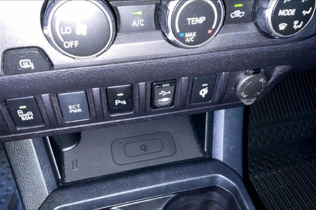 Used 2019 Toyota Tacoma TRD Sport w/ Technology Package AWD/4WD image 26