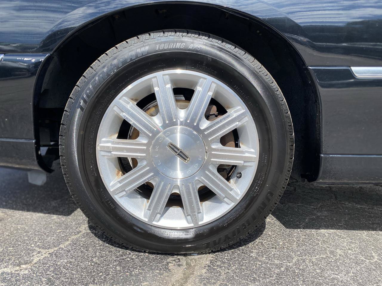 Used 2011 Lincoln Town Car Signature Limited RWD image 12