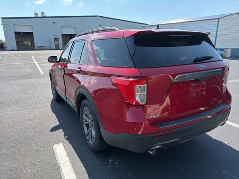Used 2024 Ford Explorer XLT w/ Equipment Group 202A RWD image 9
