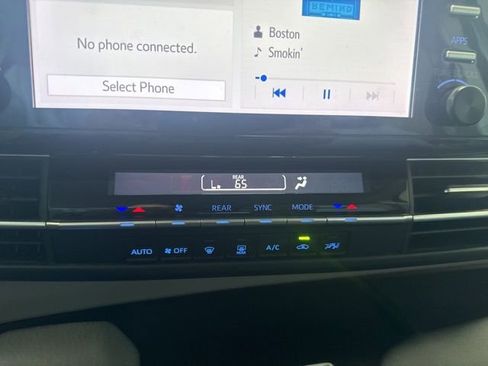 Certified 2023 Toyota Sienna LE image 14