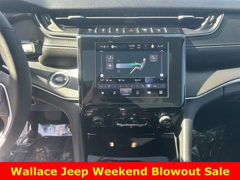 Used 2024 Jeep Grand Cherokee Altitude AWD/4WD image 19