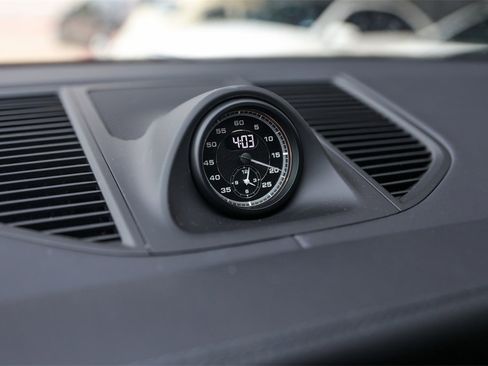 Certified 2025 Porsche Macan Turbo image 20