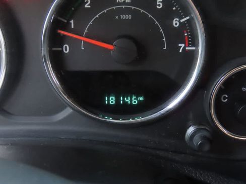 Used 2015 Jeep Wrangler Rubicon w/ Power Convenience Group image 22