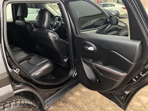 Used 2015 Jeep Cherokee Trailhawk w/ Comfort/Convenience Group image 11