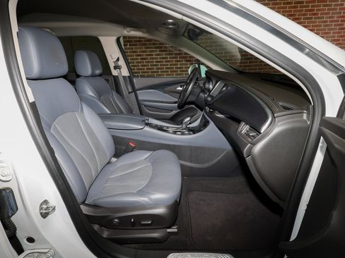 Used 2019 Buick Envision Essence FWD image 20