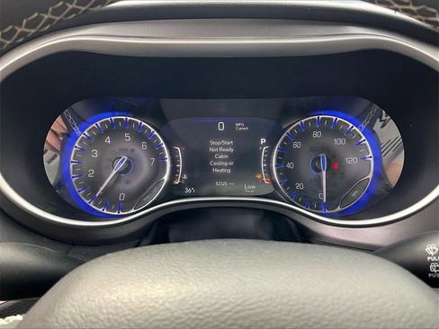 Used 2024 Chrysler Pacifica Touring-L image 24