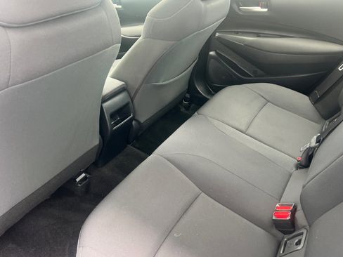 Used 2021 Toyota Corolla LE image 12