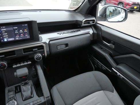 Certified 2025 Toyota Tacoma TRD Off-Road image 12