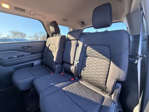 Used 2025 Nissan Pathfinder SV image 16