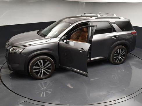 Used 2023 Nissan Pathfinder Platinum AWD/4WD image 42
