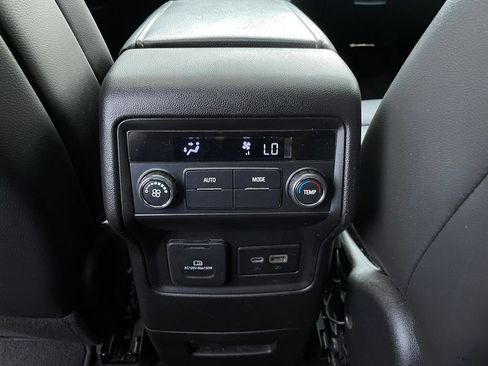 Used 2023 GMC Acadia SLT w/ Elevation Edition FWD image 30